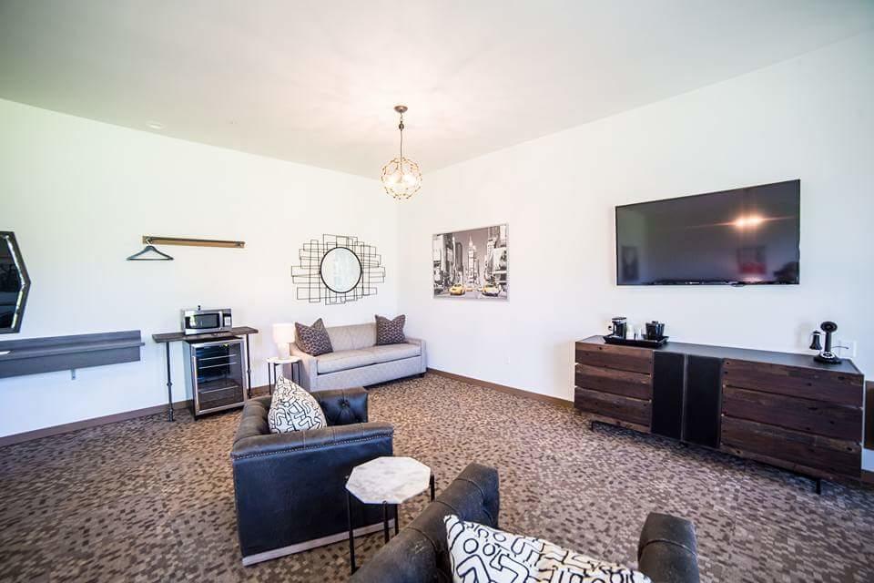 Okoboji Commons Hotel Bagian luar foto