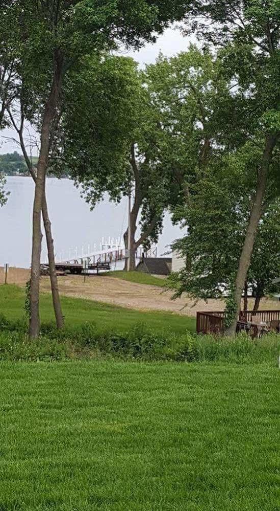 Okoboji Commons Hotel Bagian luar foto